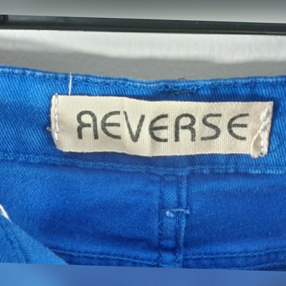 Reverse frayed bottom blue shorts - Picture 3 of 4